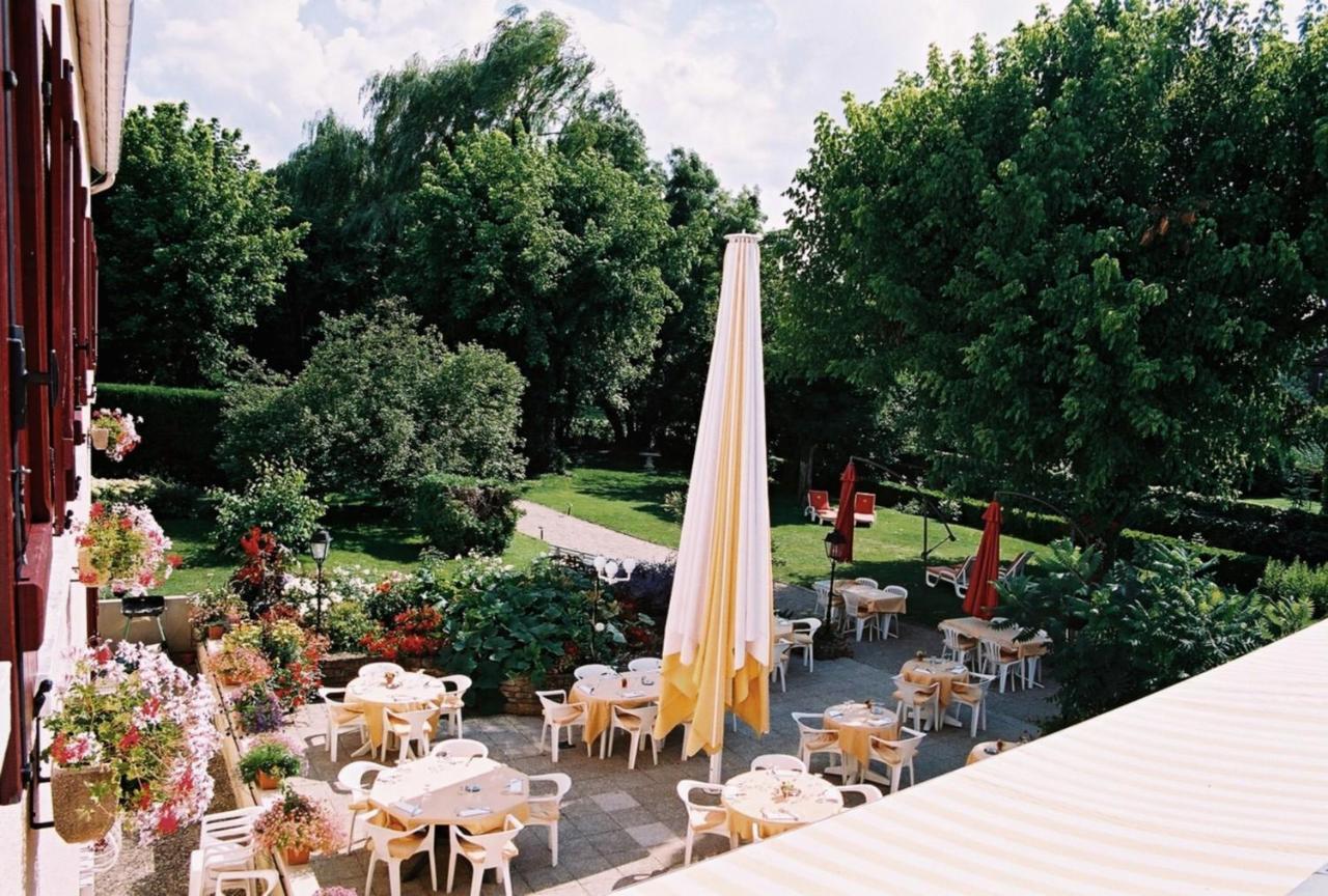 Hôtel Les Fleurs Pontaubert Exterior foto